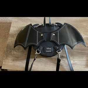 LA STYLERUSH Loungefly Exclusive;Glow in the Dark Bat Mickey backpack/cross body